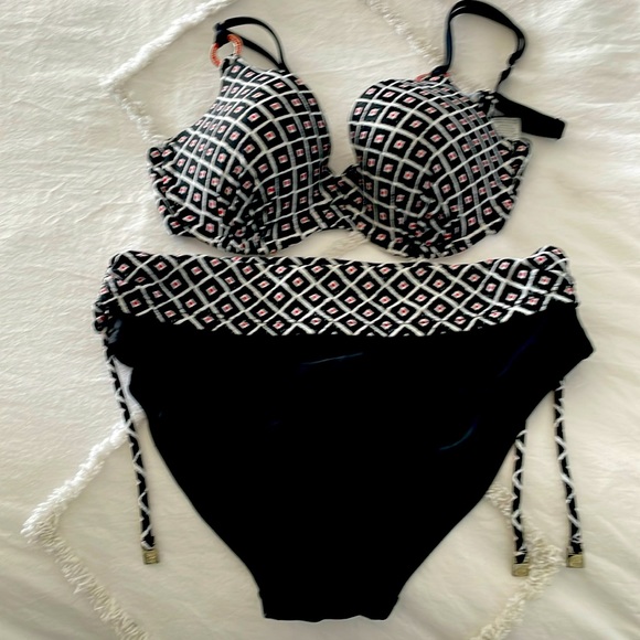 Point Zero Bikini - Picture 1 of 8